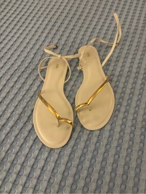 Zara Strappy Ankle Strap Flat Sandals Ivory Gold Strap Accent size 39 US 8.5-9